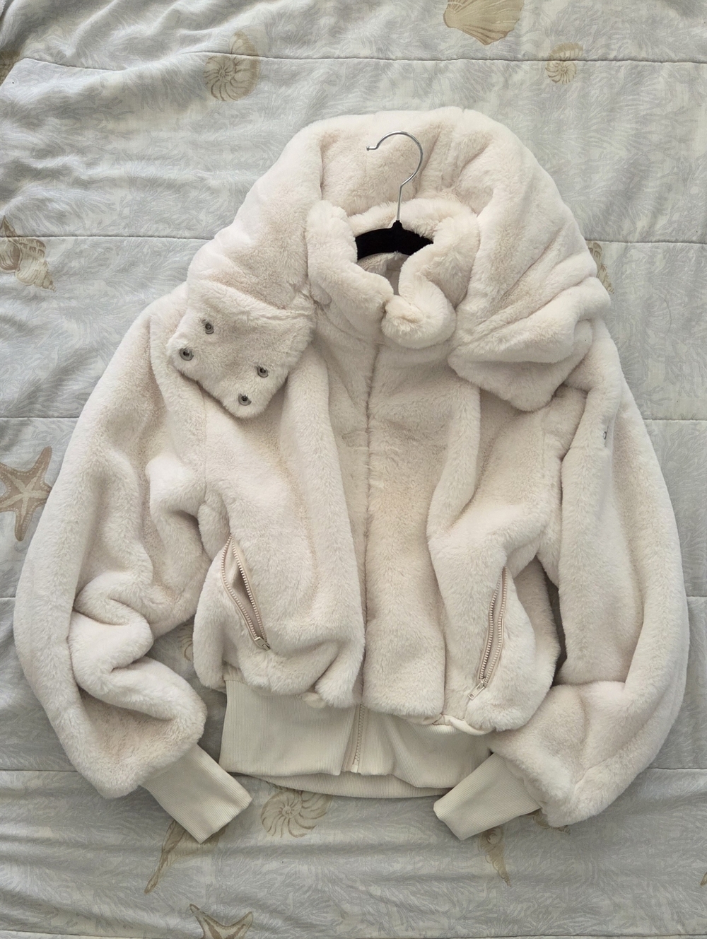 Alo Faux Fur Jacket In Ivory